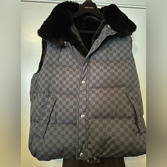 Louis Vuitton Damier Graphite Rabbit Fur Reversible Vest - Picture 14 of 15